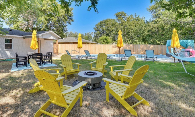 Tulsa Casa | 12 Mi to BOK Center: Pet-Friendly Home w/Yard!