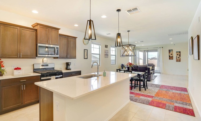 Tucson Casa | Modern Tucson Retreat w/ Patio & Community Pool!