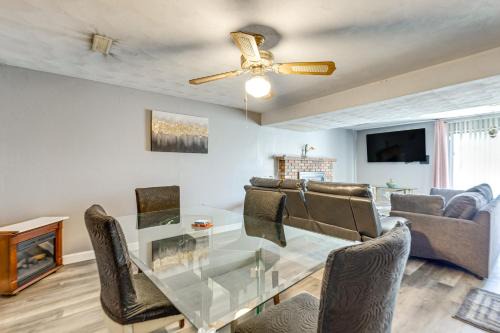 Belleville Casa | 12 Mi to Dtwn St Louis Family Home with Fireplaces!
