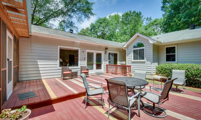 Watkinsville Casa | 12 Mi to UGA Campus: Spacious Group Getaway!