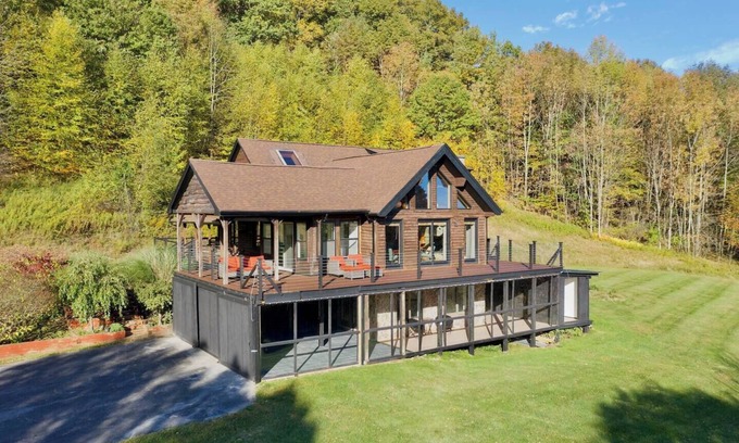 Oneonta Cabina | 12 miles to All Star Village, 18 miles to Dreams Park