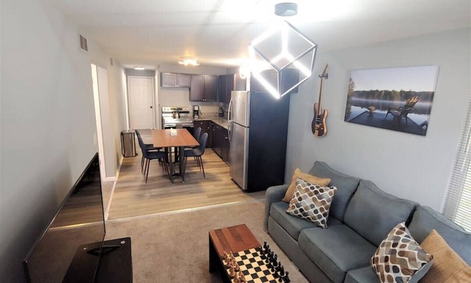 Pontiac Cabaña | 12 Myra Ave · Relaxing Cottage by the Lake + Parking