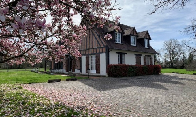 La Ferte-Imbault Casa | 12 person property in Sologne