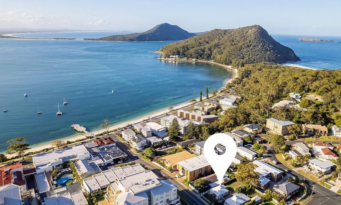 Shoal Bay Casa | 12 Tomaree Road - 200 mtrs to Shoal Bay Beach