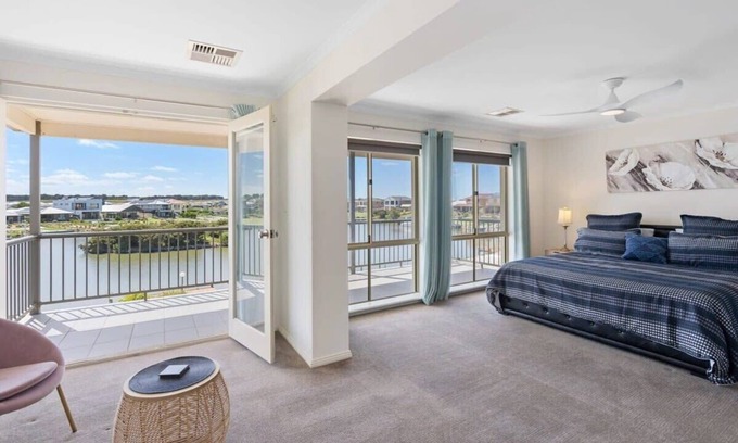 Nangkita Casa | 12 Wentworth Pde Hindmarsh Island - Wi-Fi Included