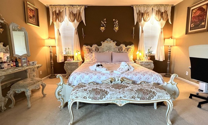 Tracy Casa | 120 #7 Master 2 queen beds suite beauty private bathroom 40 mins DTSJ