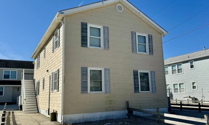 Townsend's Inlet Condominio | 120 93rd Street 2nd Floor