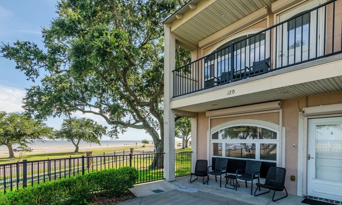 Long Beach Casa | 120 Beau Clair - Beachview Townhome with Balcony and Deck in Long Beach