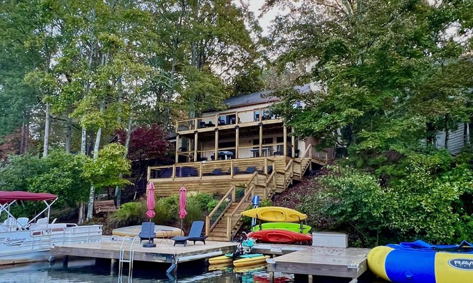 Waleska Casa | 120 pies frente al lago: NUEVA TINA CALIENTE, trampolín, alquiler de pontones, kayaks, hidrobicicletas y más