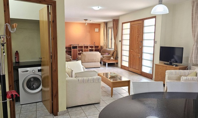 Aradippou Casa | 120 LCA- STAY Zenon House