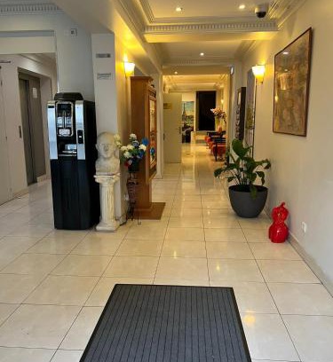 Epinettes Hotel | 121 Paris Hotel