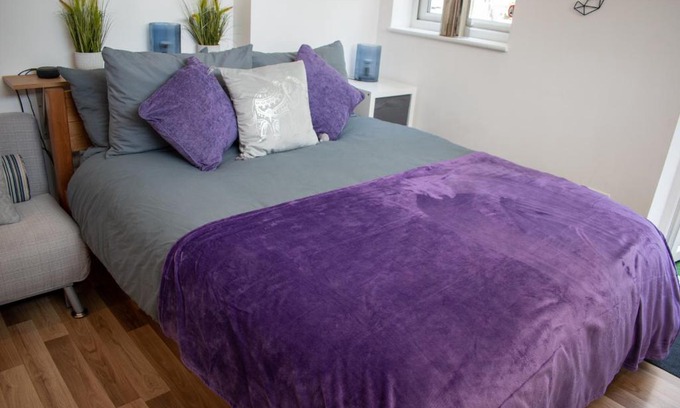Bishop's Stortford Apartamento | 121 Studio - Central Studio Apartment, Terrace & Full Kitchen - Airport & Train Shuttle