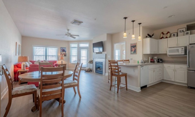 Delavan Lake Condominio | 123 - Premium Lake View Condo Suite