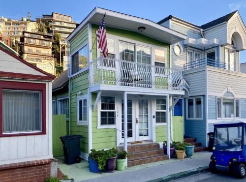 Avalon Casa | 124CL 124 Claressa Ave