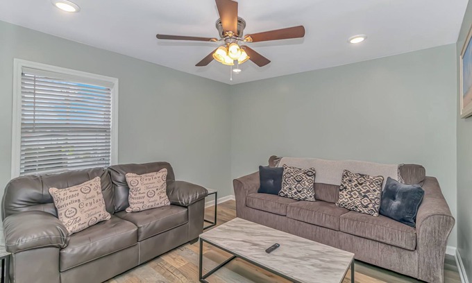 Garden City Condominio | 125 Atlantic Avenue Unit I - Pet Friendly! Walk To The Beach and Pier! 1BR -1BA