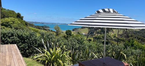 Oneroa Cabina | 125 Church Bay Cabins