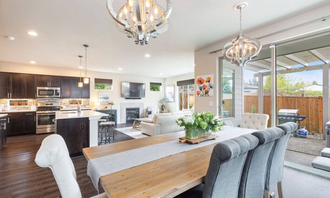 Kent Casa | 125 - Deluxe & Spacious~Gym~Hot Tub