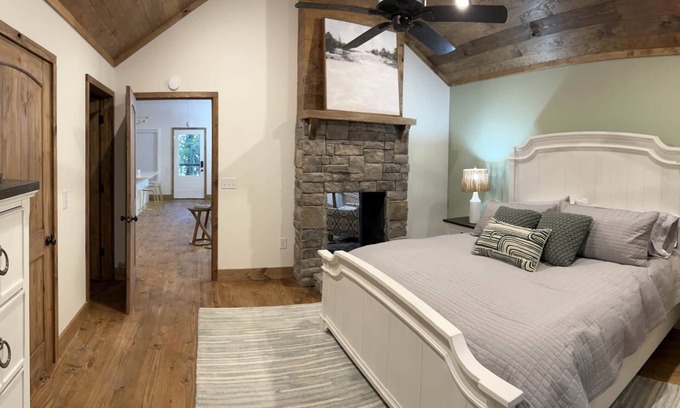 Mentone Casa | $129 August MidWeek SALE+HotTub+OutdoorFP+Private+GR8 Coffee