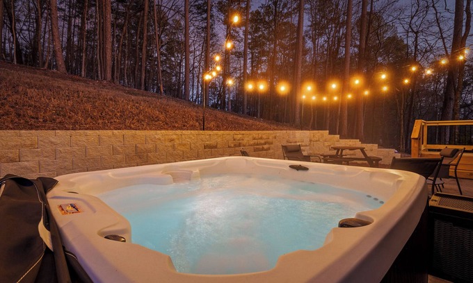 Rossville Casa | 12bdr| 34+ppl|TripleTreehomes|HotTubs|Chatt Vistas