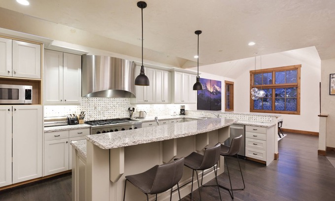 Aspen Casa | 12MM Aspen Residence -Walk to Town & Ski Slopes by Aspen Vacation Rentals™
