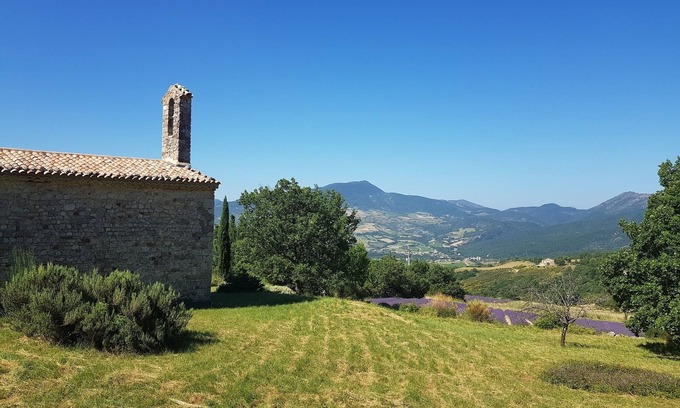 Le Poet-Sigillat Otro | 12th-century chapel, a haven of peace in the heart of the Drôme Provençale.
