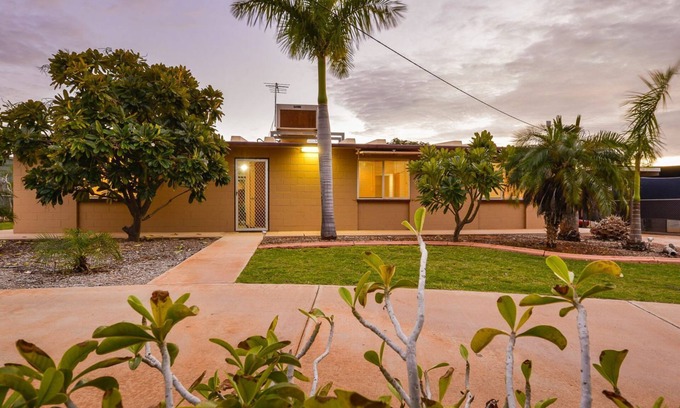 Exmouth Casa | 13 Grenadier Street - Gran área de entretenimiento al aire libre