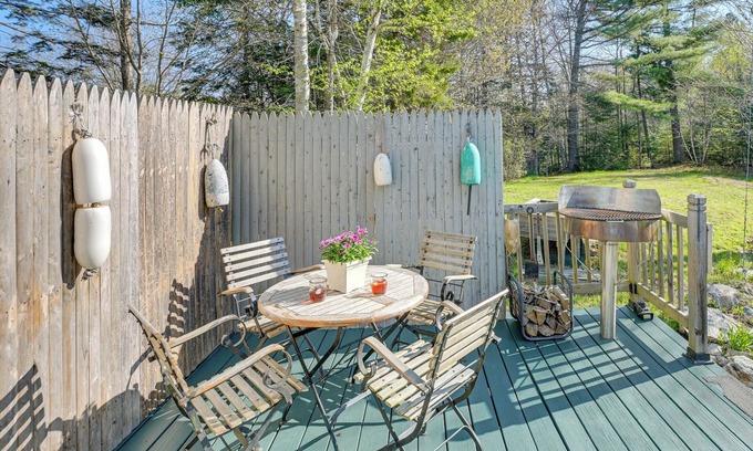 Trenton Cabaña | 13 Mi to Acadia: Artistic Retreat in Nature