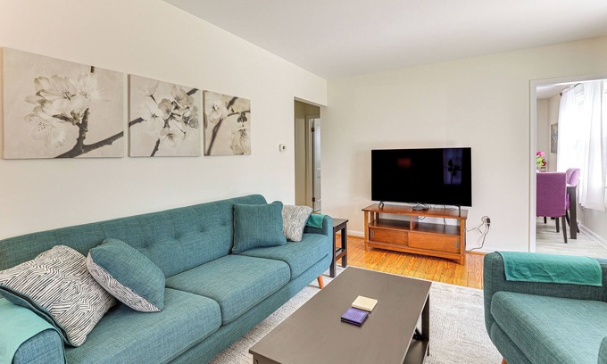 Middle River Casa | 13 Mi to Downtown Baltimore: Quiet Home w/ Porch