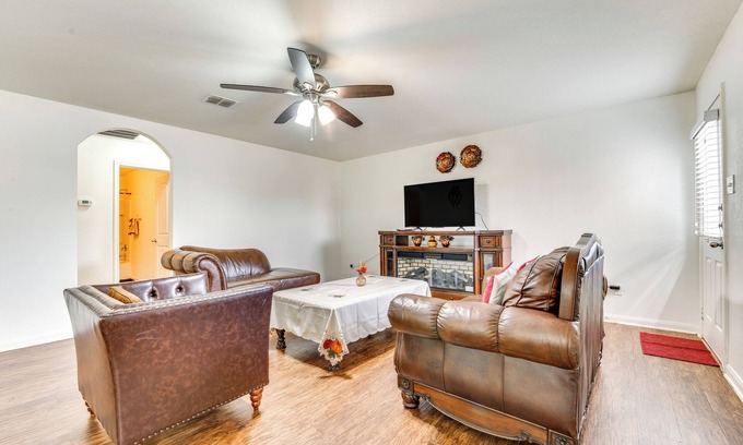 Medina Valley Casa | 13 Mi to Lackland AFB: San Antonio Home!