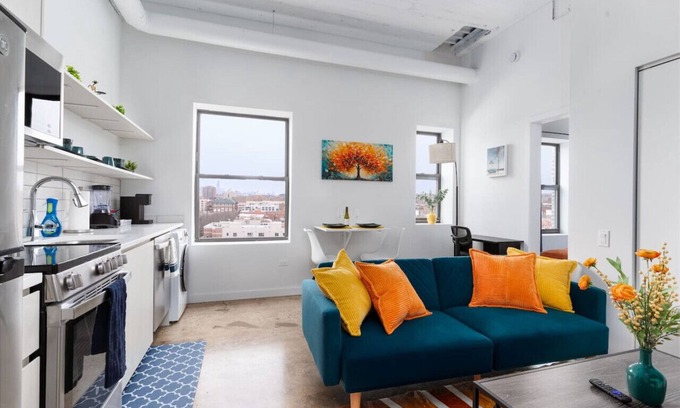 Uptown Apartamento | 13 mins DT|4 mins Lake | Majestic Modern Style