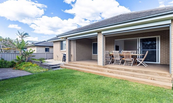 Anna Bay Casa | 13 Morna Point Rd - pet friendly , boat parking house on one level