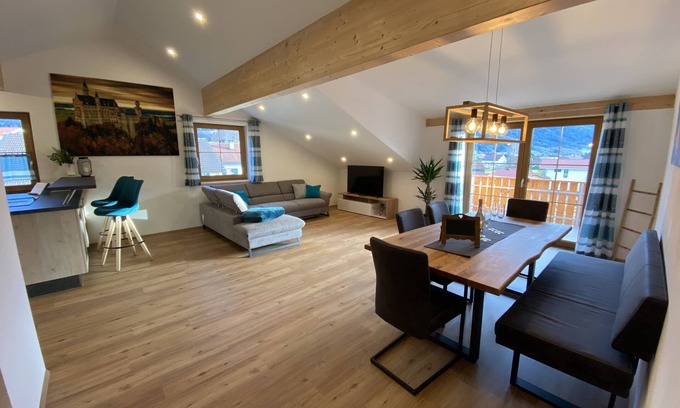 Halblech Apartamento | 133m² apartment in Bayerniederhofen ***** Mountain and castle view