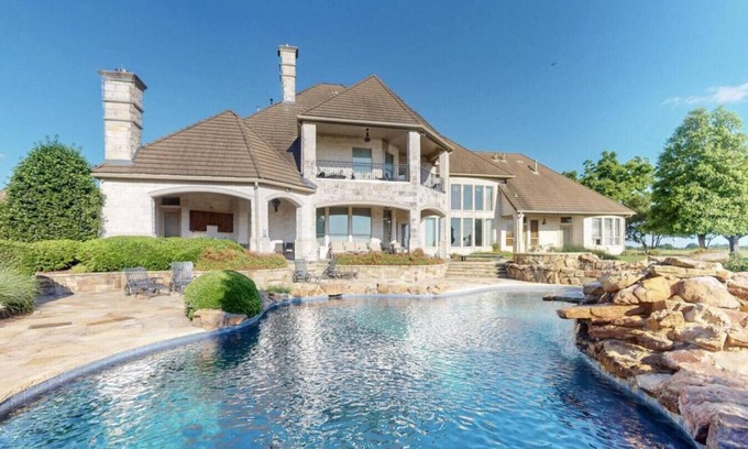 Forney Apartamento | Spacious 4.5-Acre Estate Near Dallas w/ Pool, Spa, Theater, Gym & Guest House