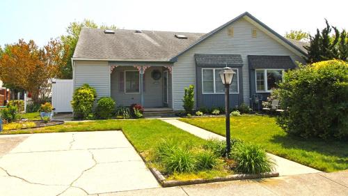 Village Green Casa | 1350 A Wisconsin Ave