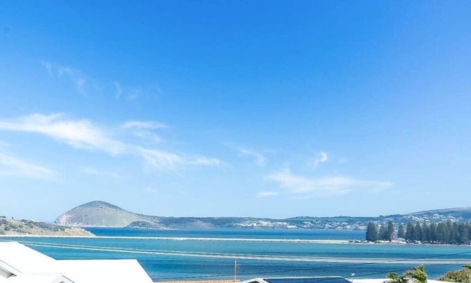 Hayborough Casa | 13A Elliot Ave - SeaViews - Walk to Beach - Bikeway - Wi-Fi