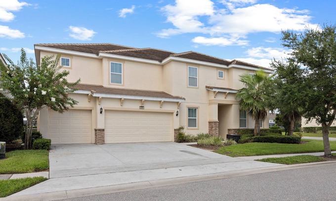 Davenport Casa | 13BR/10BA/Themed/hot tub/pool Villa 6000 Solterra