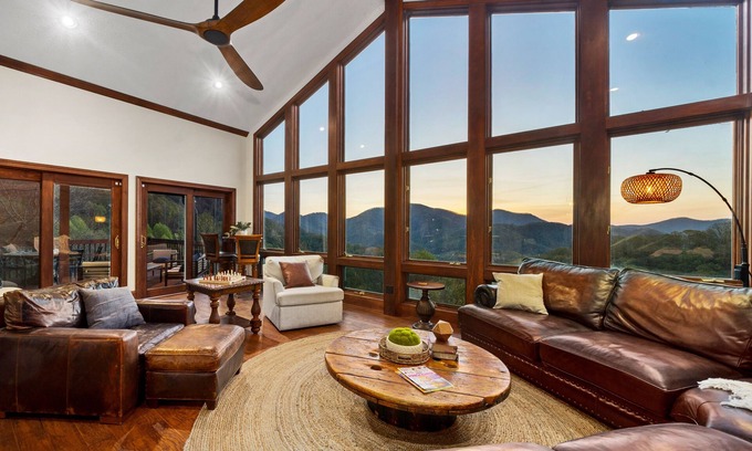 Canton Casa | 14 Acres - Theater Room - 20 Miles to DT Asheville - Paved Drive the whole way!
