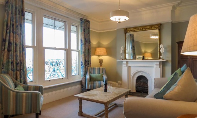 Aldeburgh Casa | 14 Market Cross Place - Beachfront location with lovely sea views - Aldeburgh Coastal Cottages