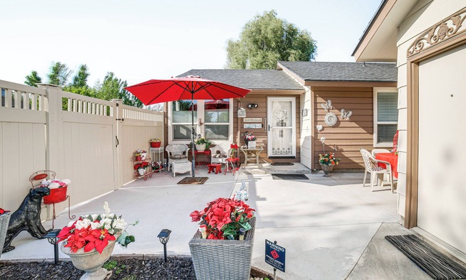 Nampa Casa | 14 Mi to Meridian: Water-View Retreat w/ Patios!