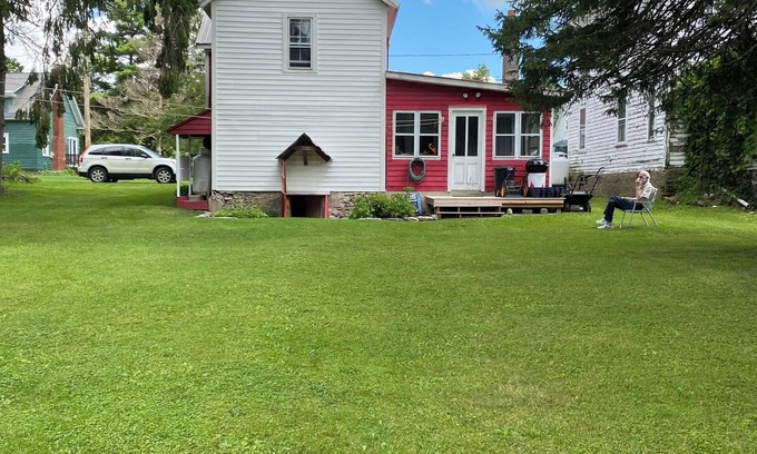 Cherry Valley Casa | 14 Miles To Cooperstown! Charming 3 Bedroom Farmhouse in Cherry Valley Village!