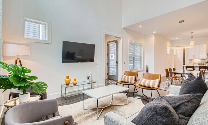Berry Hill Casa | 14- Modern Oasis- The Music City Collection