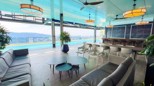 Sungai Penchala Apartamento | 14 Mossaz skypool 5mins to 1U and Ikea atEmpire City by Light House