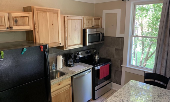 Canton Apartamento | Echa un vistazo a nuestro apartamento en el centro de Canton restaurantes 20 min Asheville, WiFi gratis