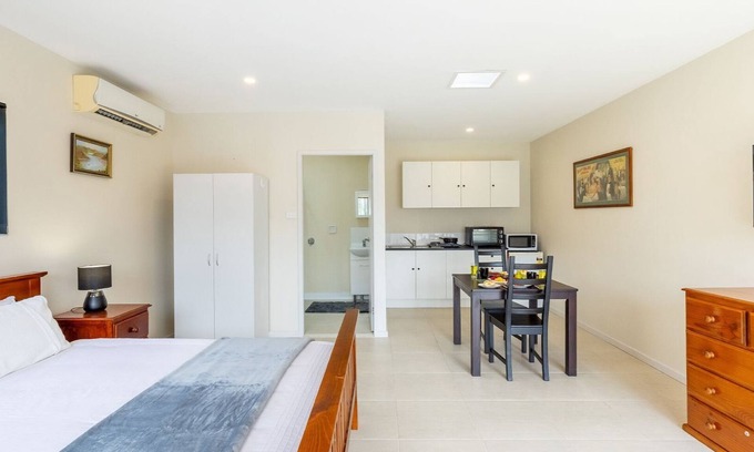 Nelson Bay Apartamento | 14A Grafton St - Pet friendly studio with air con and wi-fi