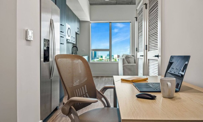 Channel District Apartamento | 14th Floor SkySuite | DT Views! | Pool & Gym