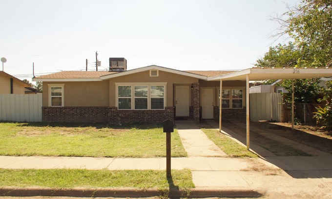 Monahans Casa | 14th street house