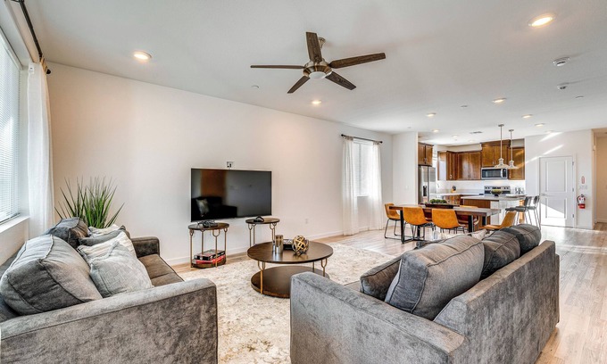 Sacramento Casa | 15 Mi to Dtwn Sacramento: Newly Built Home!
