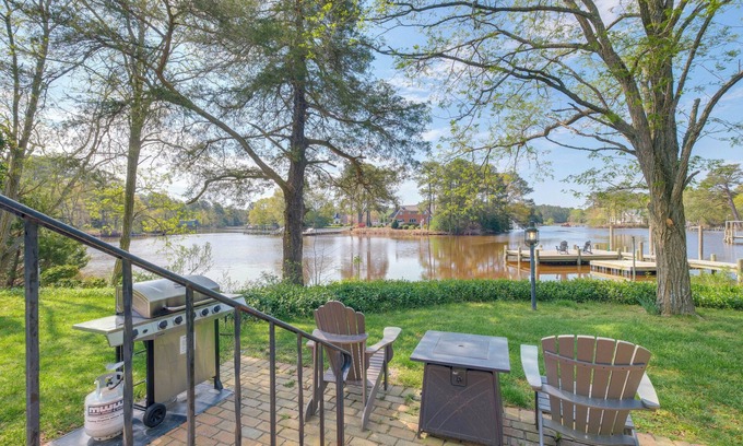 Mathews Casa | 15 Mi to Gloucester: Waterfront Mathews Home!