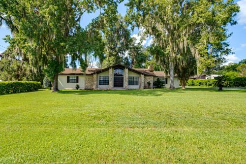 Ocala Casa | 15 Mi to World Equestrian Center Home with Yard!
