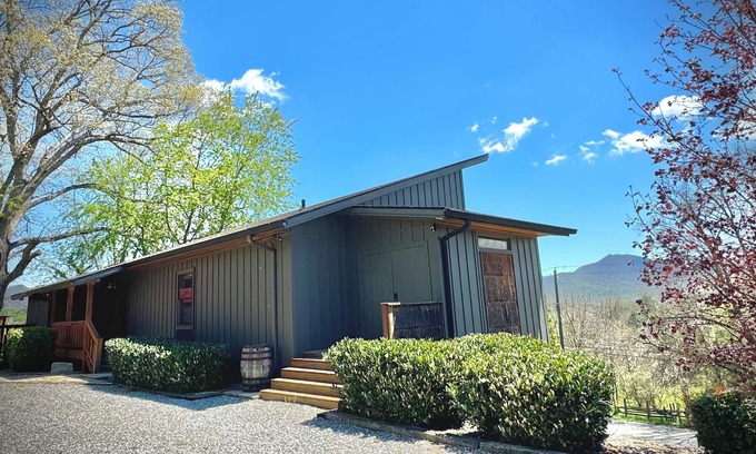 Canton Casa | 15 min to Asheville, Mountain Views, Fire Pit, Modern 4BR/3.5BTH, Pets welcome